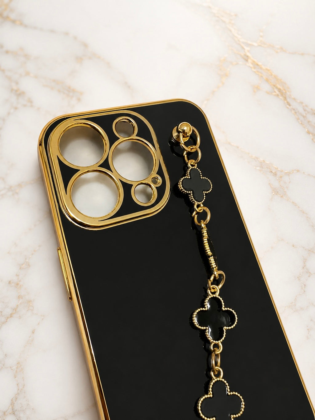 Etui na iPhone 15 pro z łańcuszkiem