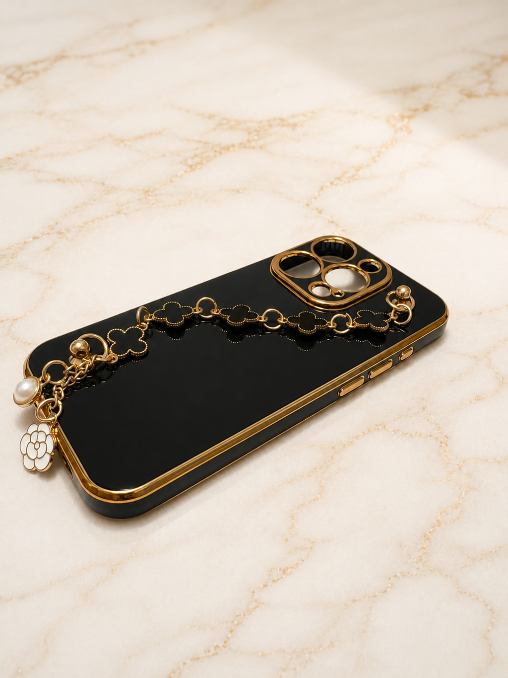 Etui na iPhone 15 pro z łańcuszkiem