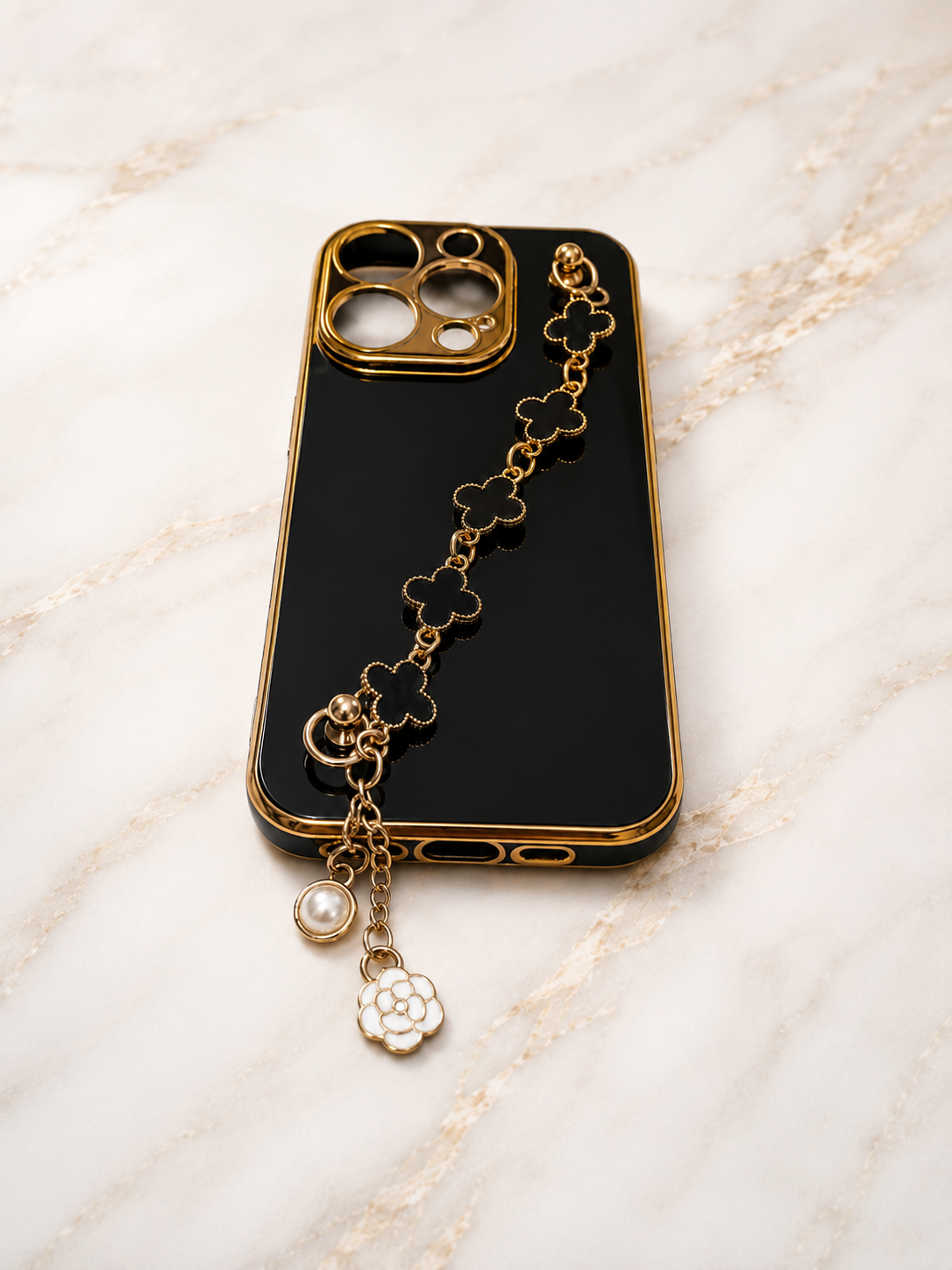 Etui na iPhone 15 pro z łańcuszkiem