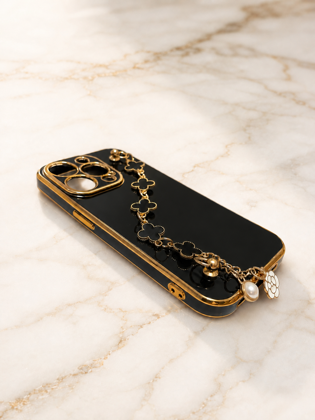 Etui na iPhone 15 pro z łańcuszkiem