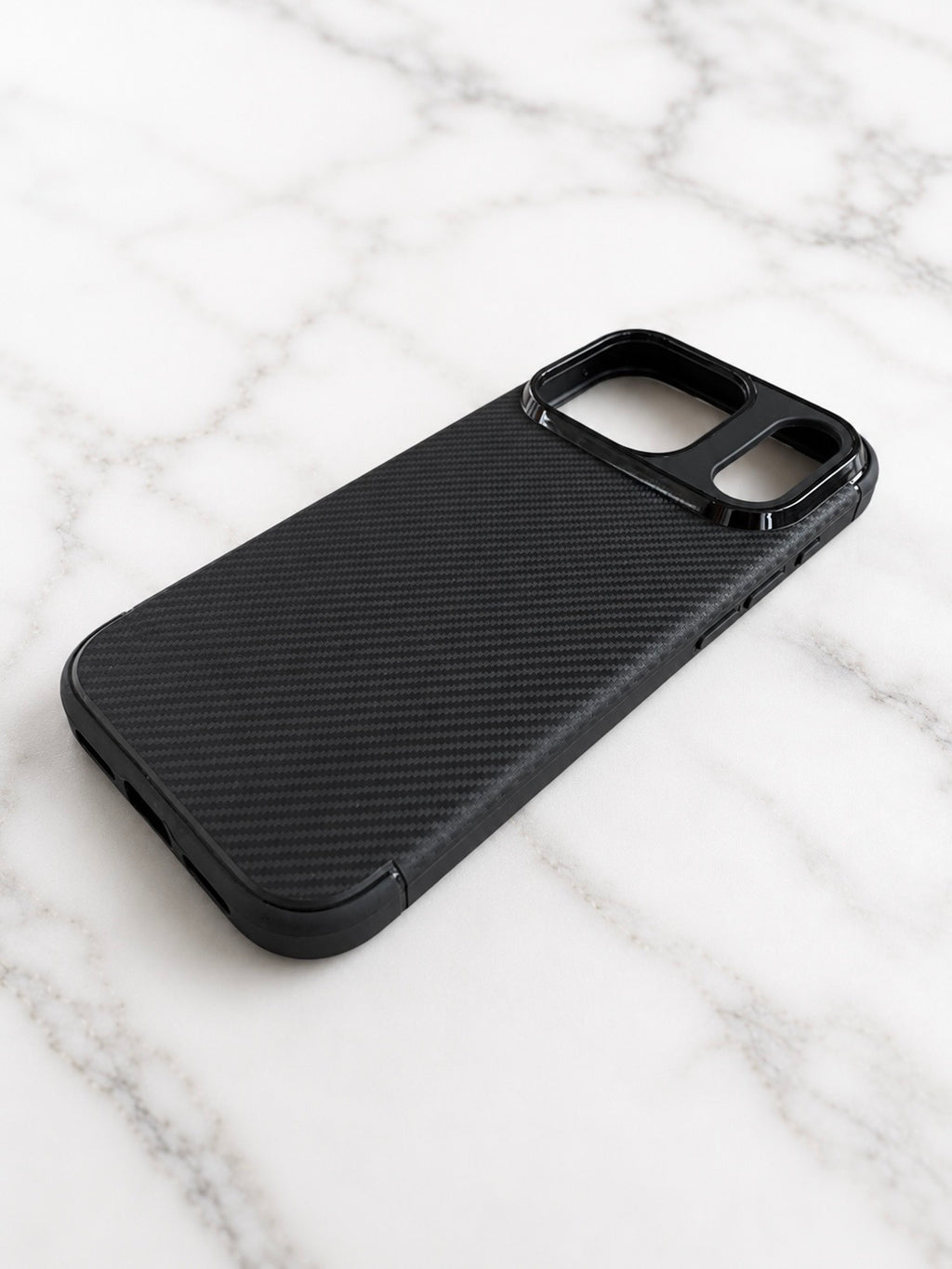 Etui na iPhone 17 pro carbon